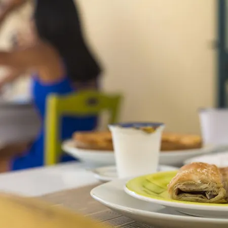 Notos Bed & Breakfast 4*